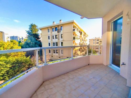 Appartement 2 pièces Terrasse Piscine Parking