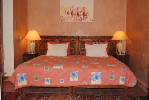 A bed or beds in a room at Les Tourmalines