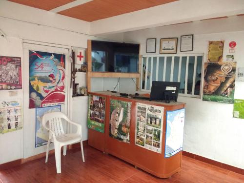 a room with a table and a chair and a counter at Hotel El Turista in San Agustín