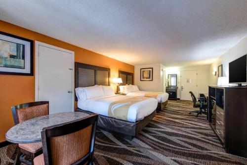 a hotel room with two beds and a table at Quality Inn Creekside - Downtown Gatlinburg in Gatlinburg