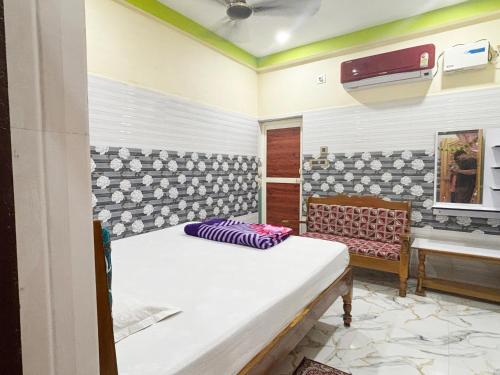 a room with a bed and a bench and a table at HOLIDAY INN in Konārka