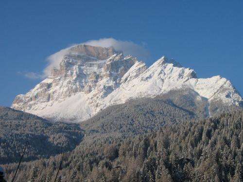 Ein allgemeiner Bergblick oder ein Berglick von des Hotels aus