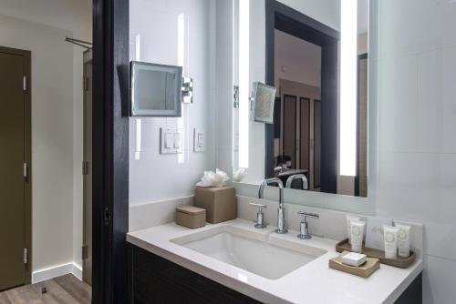 Un baño de The Marlin Hotel