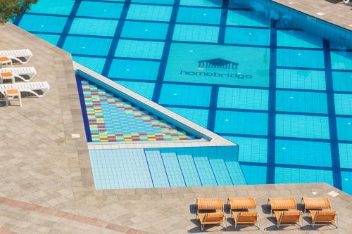 Kolam renang di atau dekat dengan HomeBridge Hotel Apartments
