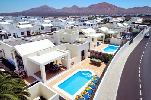 Villa Veraniego by Villa Plus