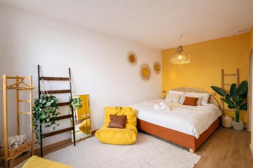 Studio rénové climatisé tout confort - Lit Queen size - emplacement idéal près des plages