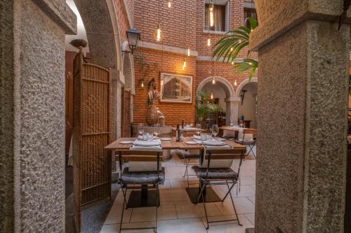 a dining room with a table and chairs at Casona De Torres in Mondéjar