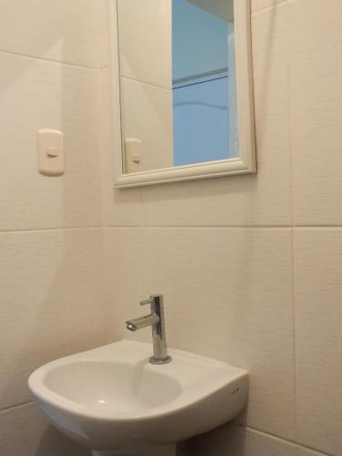 Ένα μπάνιο στο Hostal Gazu