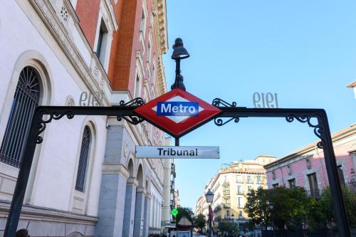 ESA121ID - Amplio Dúplex de 3 dormitorios en el Centro de Madrid - Alquiler temporal