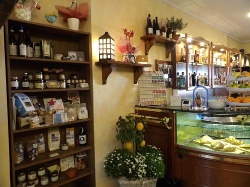 a shop with a counter and shelves with bottles of wine at Locanda del Castello in Frontone