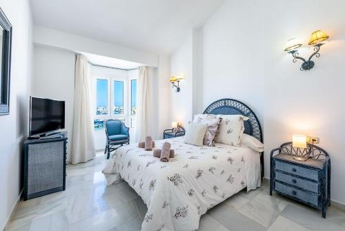PUERTO DE BENALMÁDENA APARTAMENTO VACACIONAL con VISTAS AL MAR Y YATES TRES HABITACIONES 2 BAÑOS