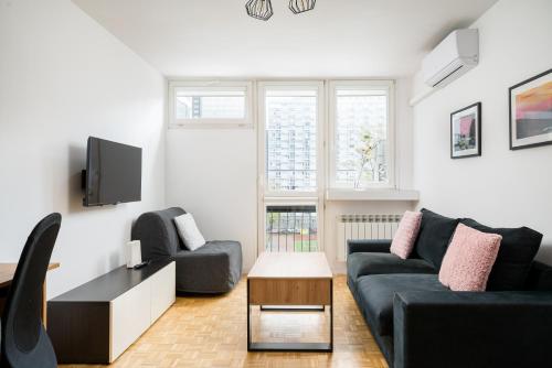 Grzybowska Pleasant Apartment by BookingHost