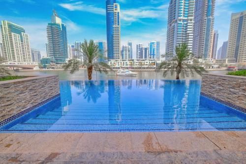Free housekeeping visits during your stay - StayShort - Fancy 1-Bedroom Apartment Sleeps 4 in Dubai Marina