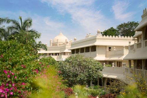 a large white building with a dome on top of it at Gateway Aurangabad - Chhatrapati Sambhaji Nagar in Aurangabad