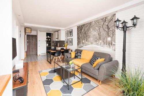 Warsaw Centrum Grzybowska Park Mirowski Stylish Apartment Park Views by PolandBnB