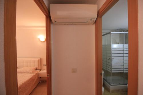 a small room with a bed and a closet at Apartment La Turquesa in La Pineda
