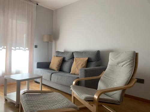 a living room with a couch and a table at El Cierrón - apartamento con terrazas! in Villaviciosa