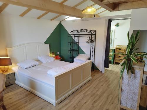 a bedroom with a large white bed in a room at à 10 mn des Gorges de l'Ardèche in Bidon