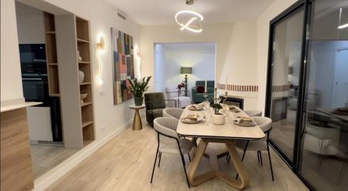 Villa Casa Del Mare by the beach with a private pool and a guest house