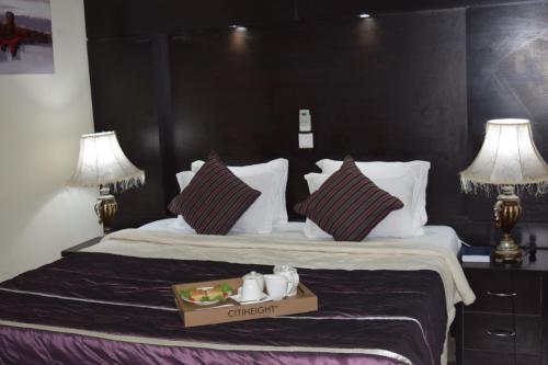 Tempat tidur dalam kamar di Citiheight Hotel