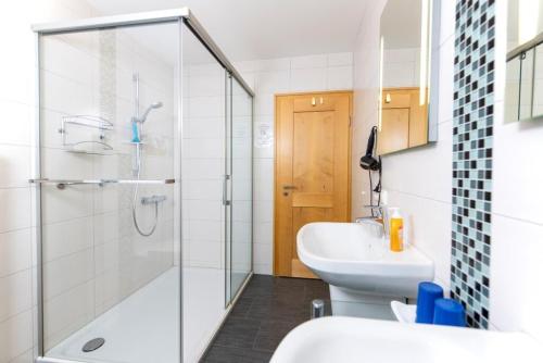 a bathroom with a shower and a toilet and a sink at Haus Heidi mit Balkon in Moosbach