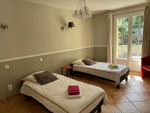 a room with two beds and a window at Villa Lavezzi avec piscine in Bonifacio