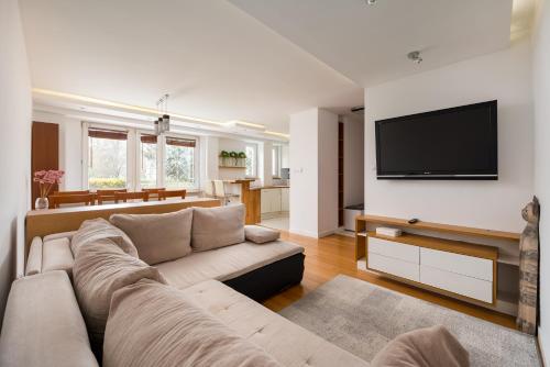 Gocław Homely Apartment by BookingHost