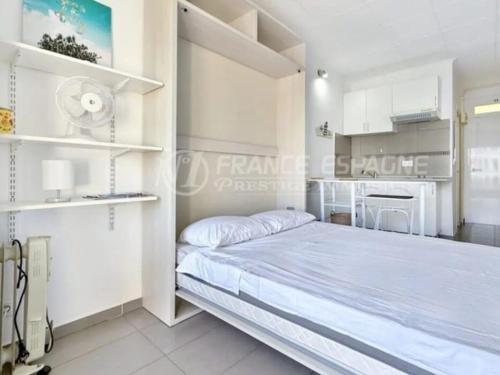 Estudio a 30 m. de la playa/PKG comunitario AV 12