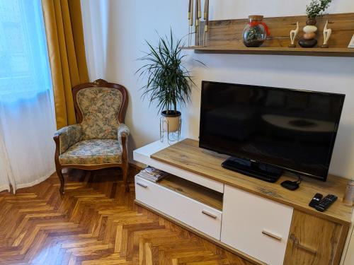 Charming High-Ceiling Apartment near Rijeka Center