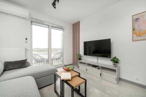 Air-Conditioned Apartment with Parking and Balcony by Noclegi Renters