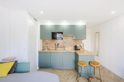 Perfectly located studio between sea and city center