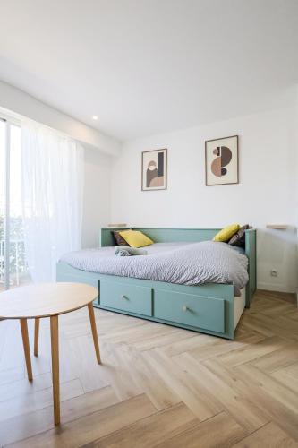 Perfectly located studio between sea and city center