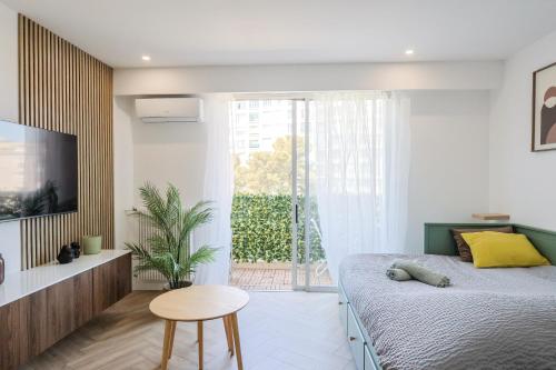 Perfectly located studio between sea and city center