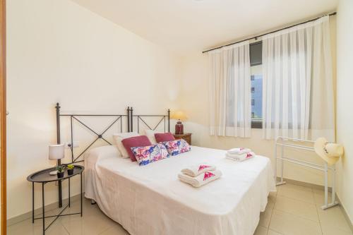 Apart-rent Apartamento Milleni II 8010 con piscina comunitaria y parking