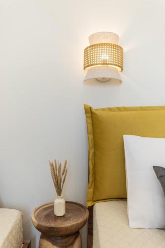 a room with a couch and a lamp and a table at Sunshine in Naxos Chora