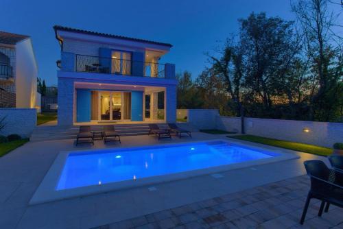 Modern Villa with Pool and Wellness
