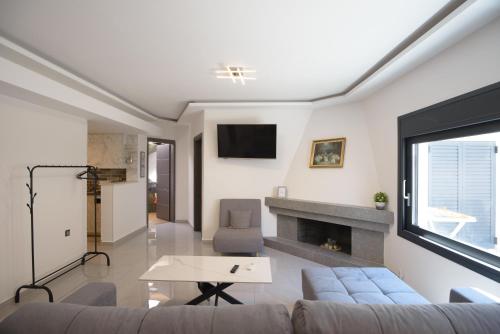 Casa d' Irene near airport, 200 mtrs from the beach, Artemis center