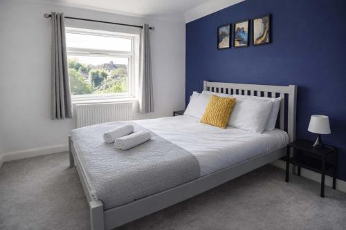Chic 5 Bedroom House with Private Parking & Garden photo 8