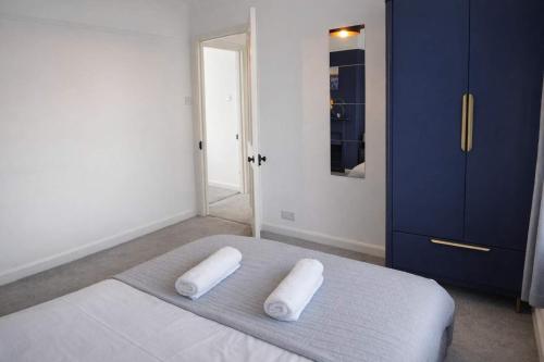 Chic 5 Bedroom House with Private Parking & Garden photo 17