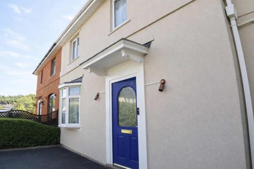 Chic 5 Bedroom House with Private Parking & Garden photo 16