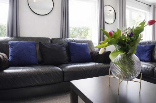 Chic 5 Bedroom House with Private Parking & Garden photo 20