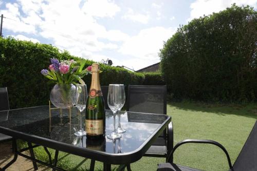 Chic 5 Bedroom House with Private Parking & Garden photo 21