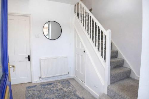 Chic 5 Bedroom House with Private Parking & Garden photo 25