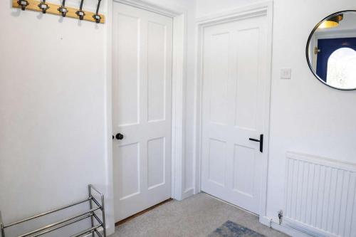 Chic 5 Bedroom House with Private Parking & Garden photo 24