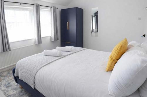 Chic 5 Bedroom House with Private Parking & Garden photo 28