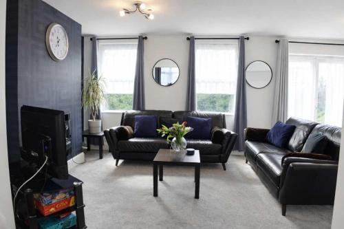 Chic 5 Bedroom House with Private Parking & Garden photo 29