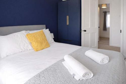 Chic 5 Bedroom House with Private Parking & Garden photo 35
