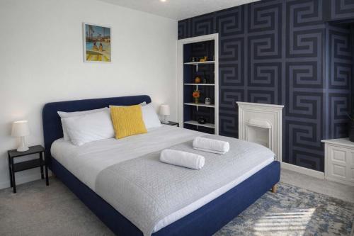 Chic 5 Bedroom House with Private Parking & Garden photo 32