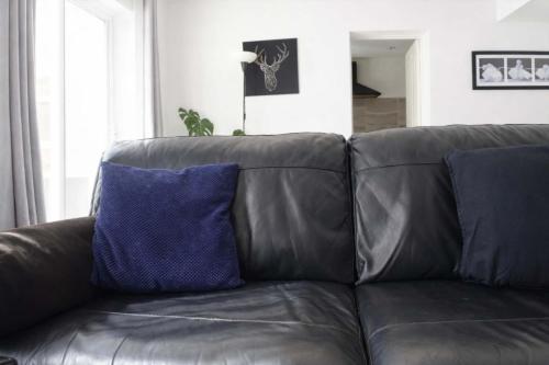 Chic 5 Bedroom House with Private Parking & Garden photo 41