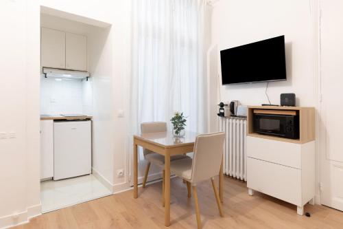 Elegant Suite in Montparnasse